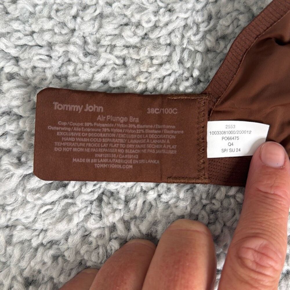 Tommy John Air Plunge, Size 38C - Picture 3 of 3